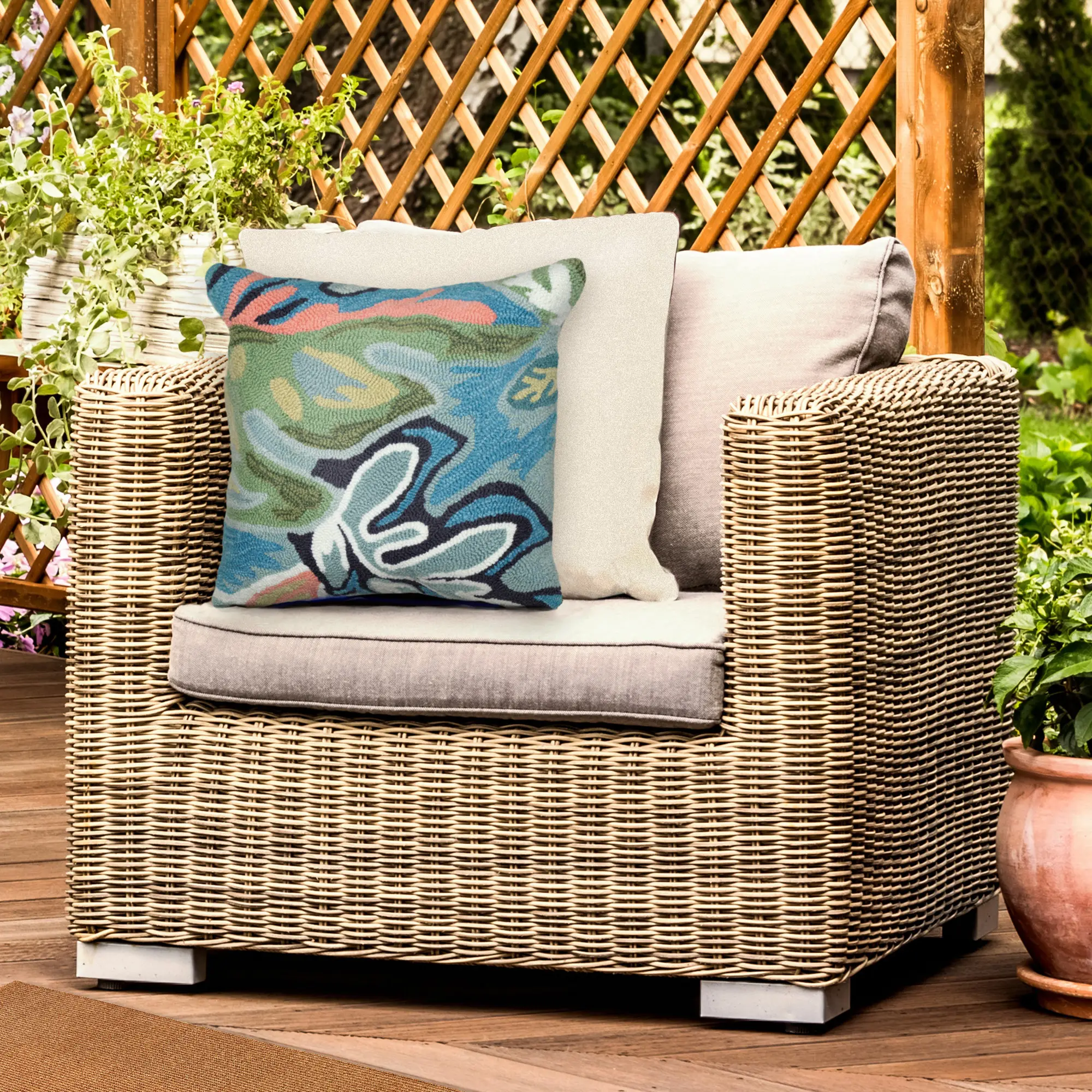 Lush Decor FRONTPORCH Indoor/Outdoor Handmade Pillow - Contemporary Geometric Floral Motif Outdoor Cushions, Polyester Blend Fabric Cushions with Tropical Vibe (On Holiday)