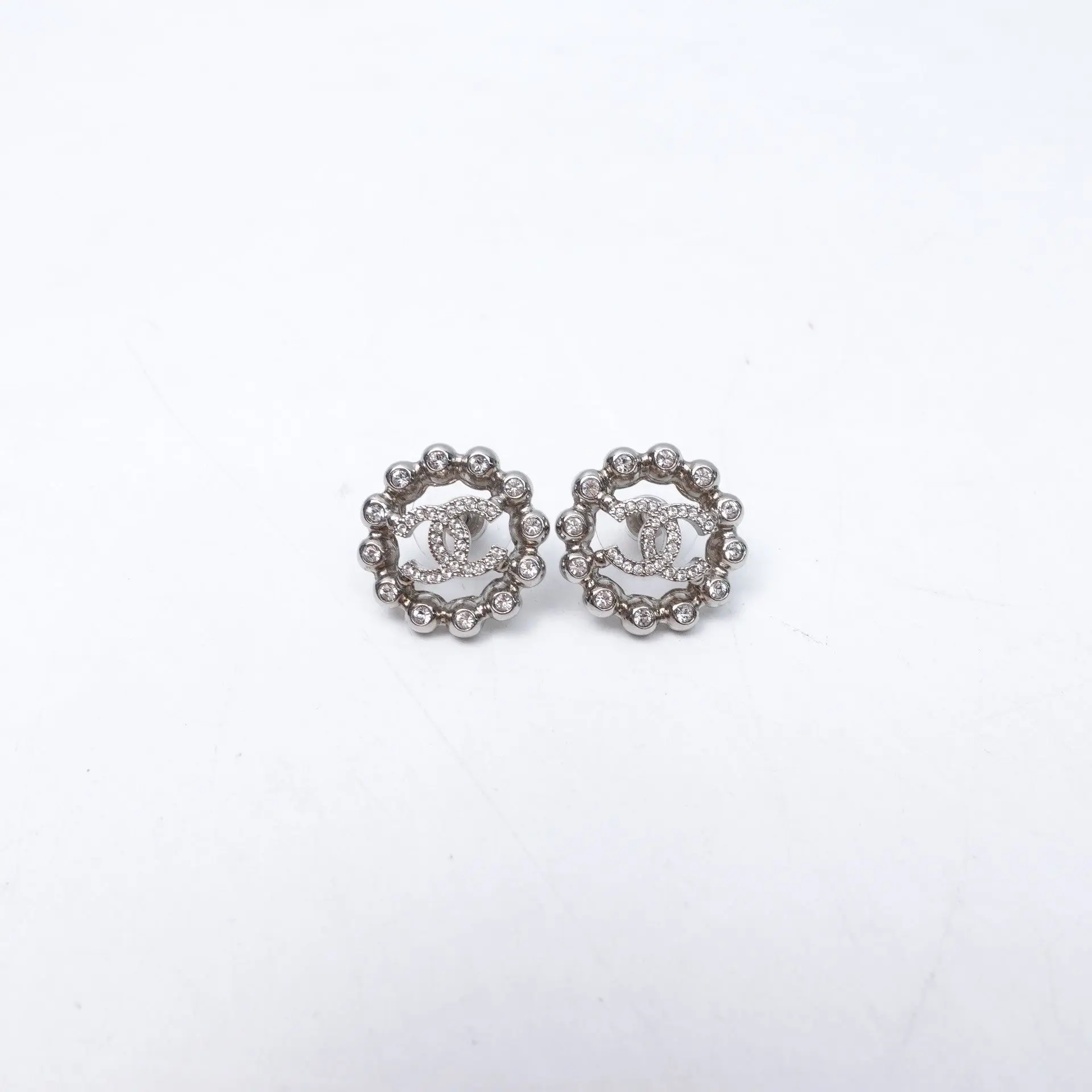 Pre-owned CHANEL Silver Tone CC Stud Earrings T10422671