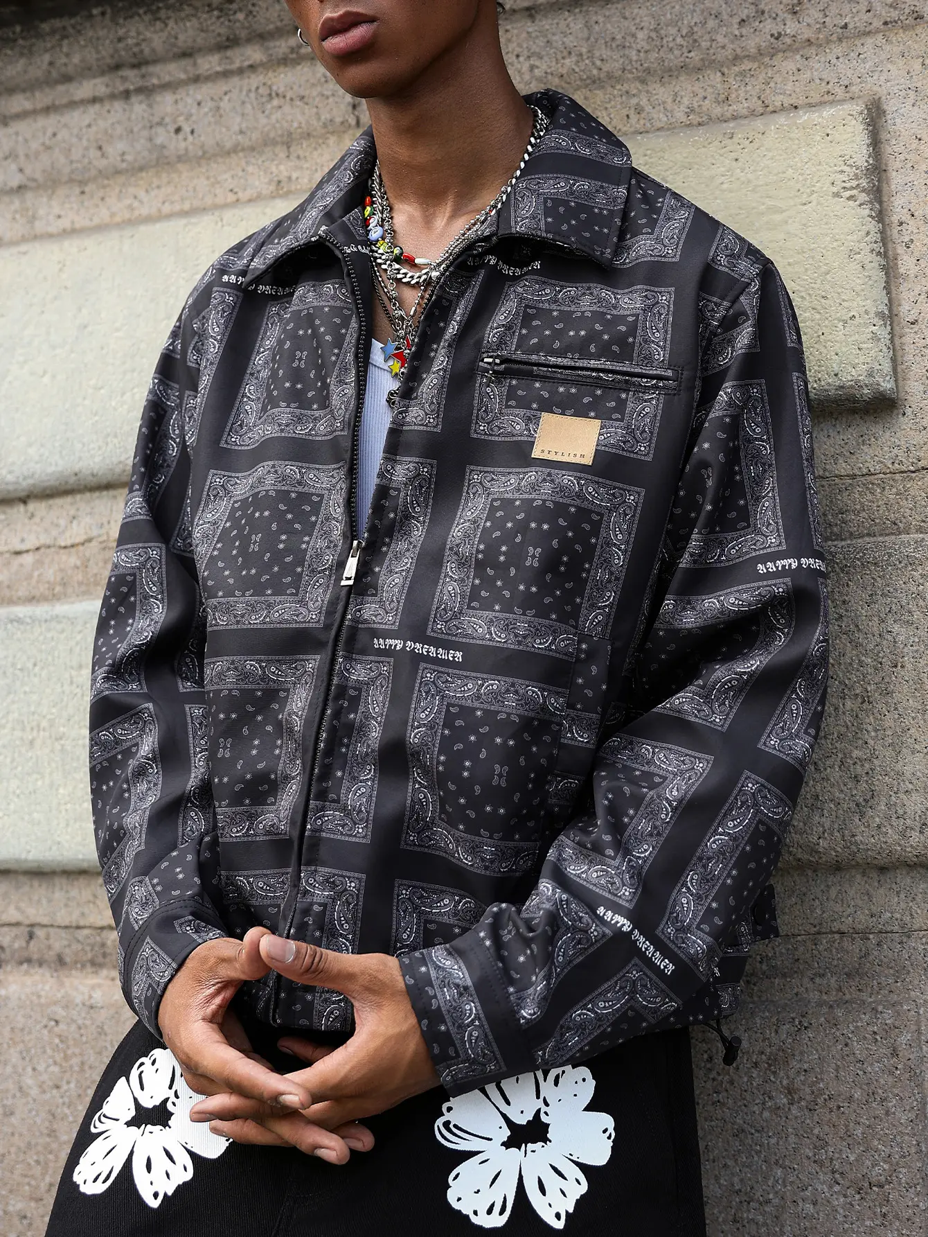 Men's Stylish All-Over Paisley Bandana Print Polyester Jacket - Full-Zip Menswear Coat, Foldable Fashion Top with Chest Zip Pocket Detail for Fall Casual Outfits