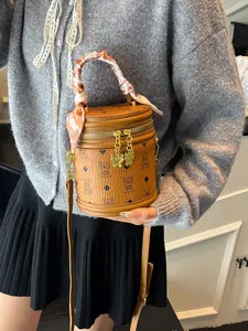 Women's Handbag Spring New Fashion Cute Water Bucket Bag High-Quality Single Shoulder Crossbody Bag, Stylish and Durable Design