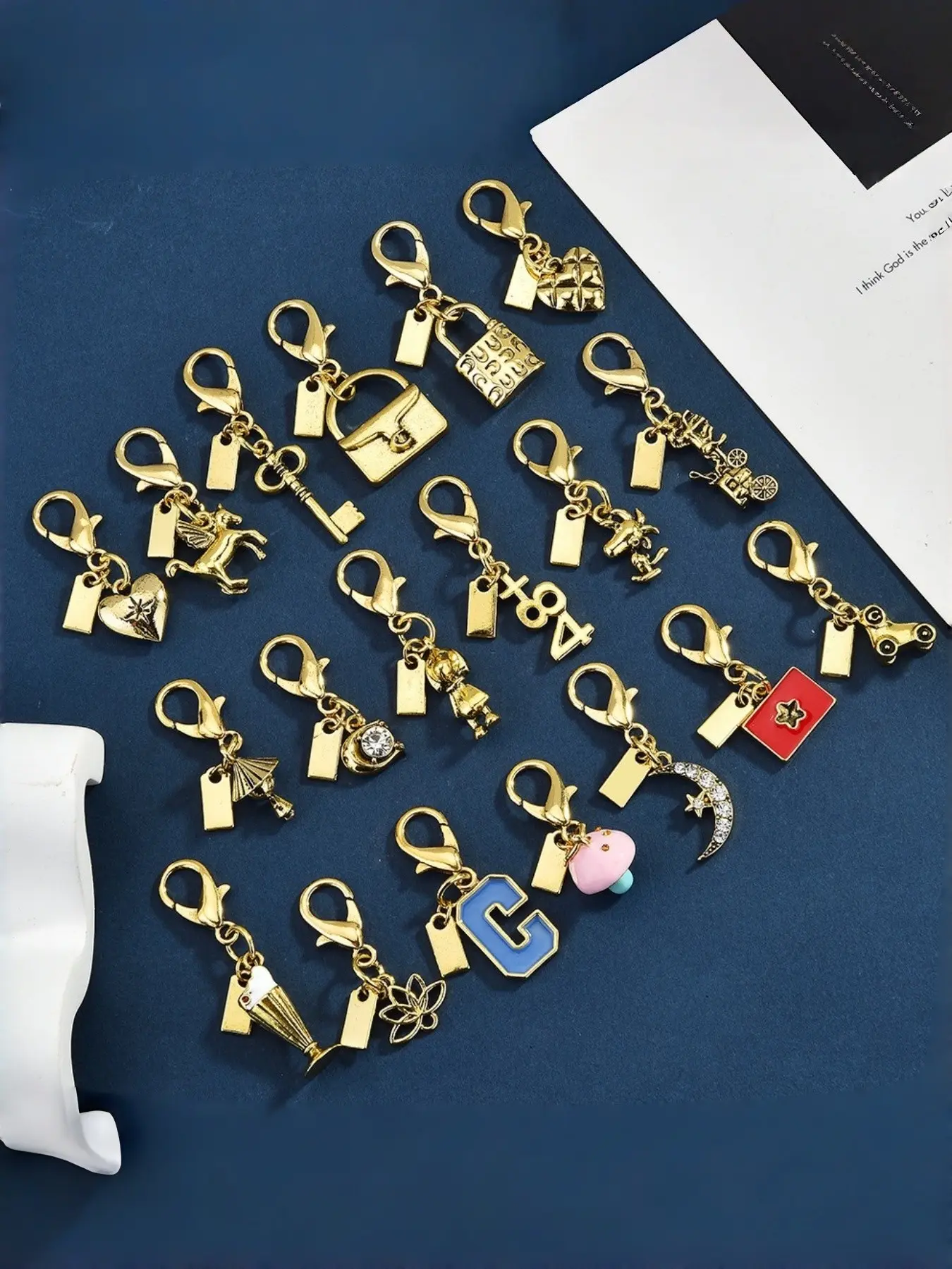 Vintage Keychain Set, Bag Hanging Accessory, Y2K Luxe Style, Perfect Gift for Girls, Students, Professionals, All Seasons, Vintage Keychain Accessories