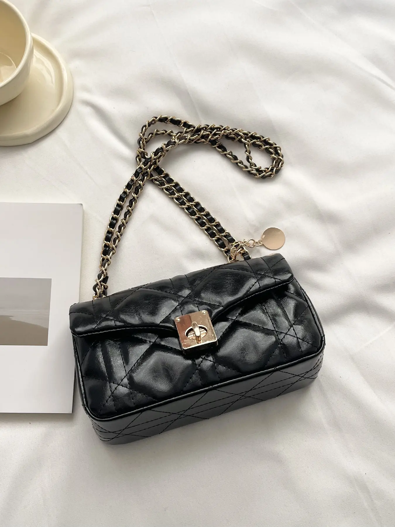 Classic Versatile Quilted Design Small Square Bag, Turn Lock Design, Shoulder Crossbody, Casual Shoulder Bag, Casual Crossbody Bags, Perfect for Daily Outing, Dates, Dinners