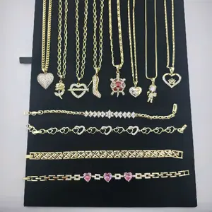 kit de emprendimiendo  xuping y CM oro laminado 14k ( precio de mayoreo) 8 cadenas mix sizes  con dije  incluido 4 pulseras para dama e  incluye exividor