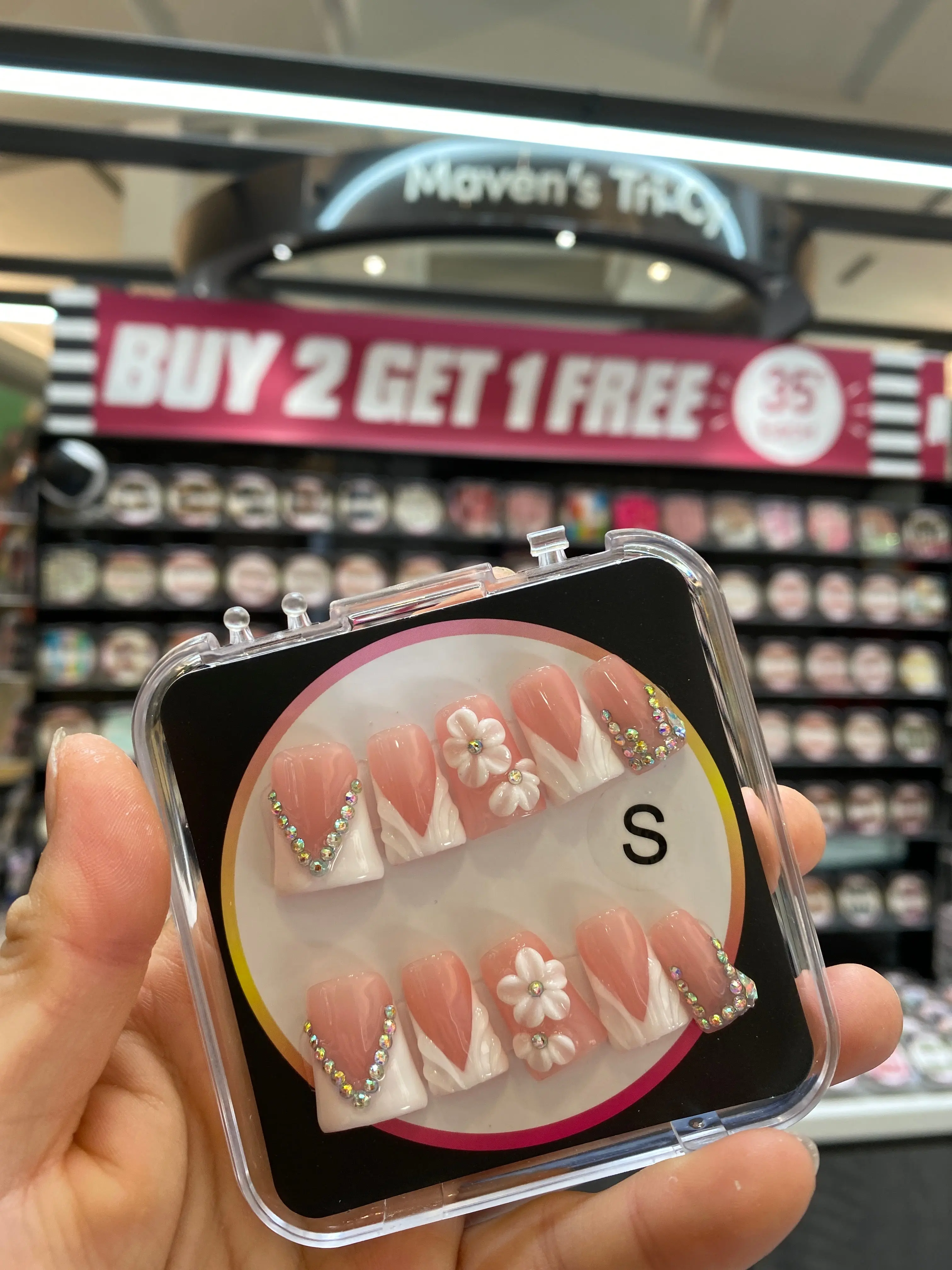 press-on nails ＄35            005
