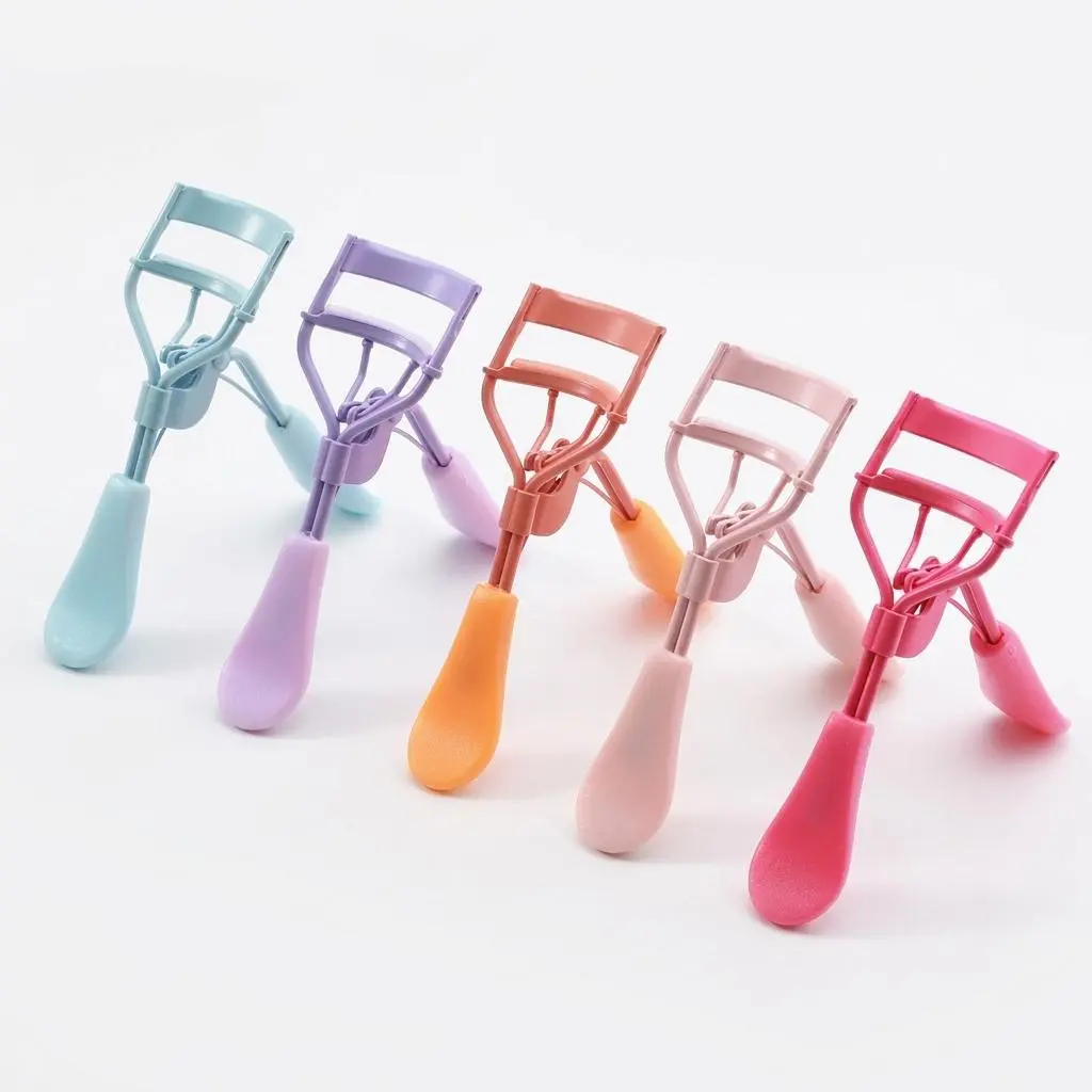 Aesthetic Eyelash Curler with 4 Refill Pads, Cute Beauty Tool for Women, Gentle Lash Lift, No Pulling, Long Lasting Curl for Everyday Makeup