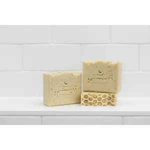 Oatmeal & Honey Soap - Body Care Soap with Oatmeal & Honey Scent, Moisture Retaining Formula, Ideal for Gentle Skin Care