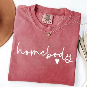 Homebody Shirt Cute Script Graphic Tee, Cozy Aesthetic T-Shirt for Women, Introvert Lifestyle Shirt, Minimalist Soft Comfort Colors Tee, Casual Everyday Outfit Gift Idea