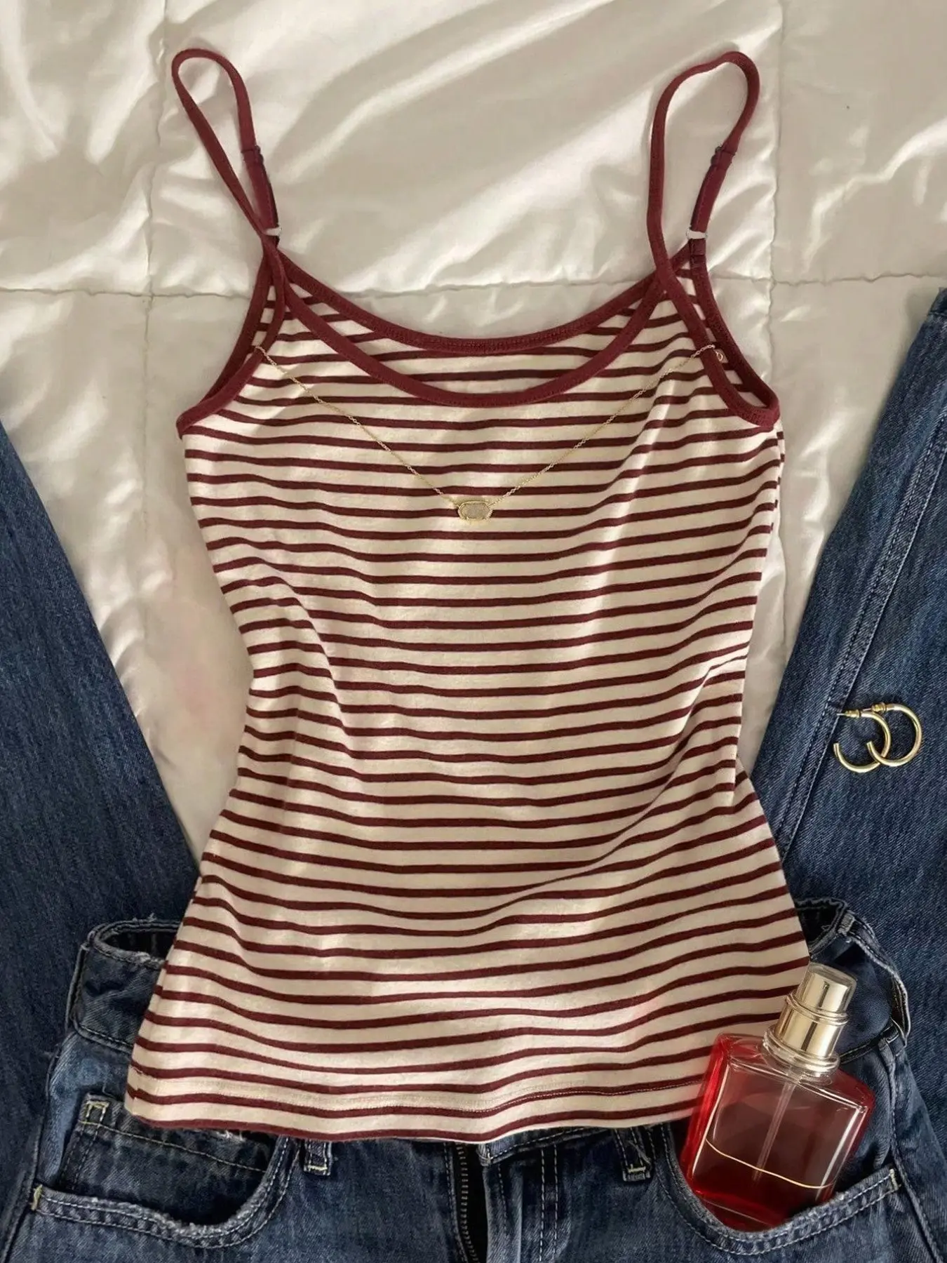 Women's Spaghetti Strap Striped Camisole, Cami Tank Tops, Casual Sleeveless Slim-Fit Layering Tank Top, Red & White Color Block Knit Minimalist Basic Top, Perfect for Beach Vacations, Gatherings, Parties and Daily Commute, Fitted, Womenswear