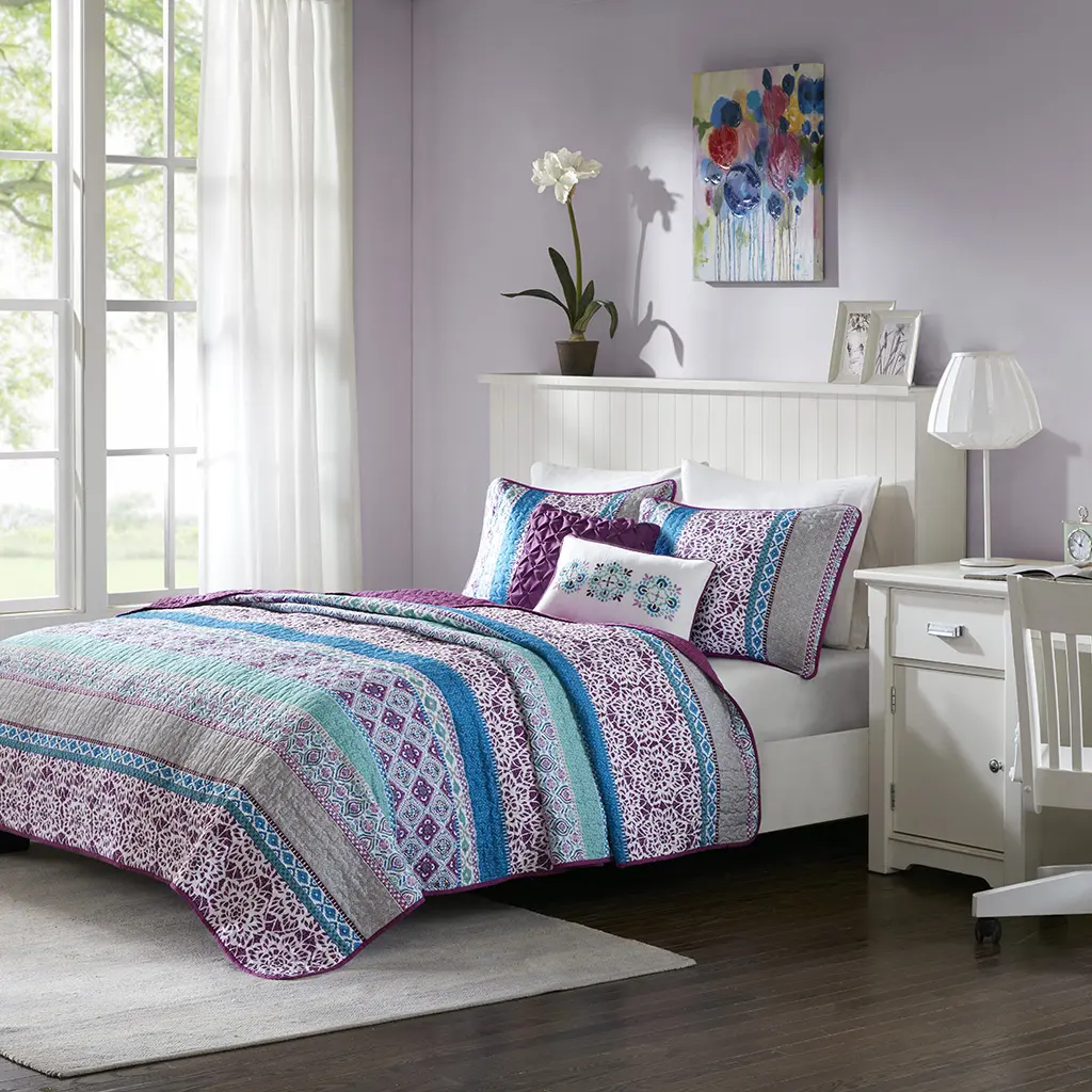 Twin/Twin XL Reversible Quilt Set with Throw Pillows – Lightweight Bedding for Dorm, Guest Room, Camping & Travel – Soft, Cozy, Machine Washable, Multiple Colors