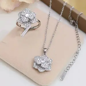 Rotating Rose Necklace and Ring Two-piece Set, Versatile for All Occasions