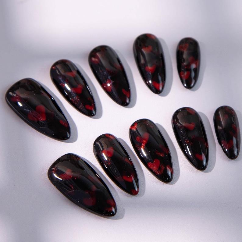 Mysterious Elegant Heart Press On Nails Fiery Heart Nail Art Gothic False Nails with 3D Gold Accents for Special Occasions