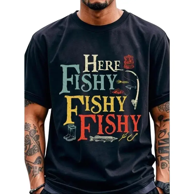 Men's "Here Fishy Fishy" Retro Graphic T-Shirt - 100% Elastic Seamless Cotton, 180gsm Lightweight Quick-Dry Crew Neck, Colorful Fishing Design, All-Season Casual Top for Outdoor Enthusiasts, Birthday Gift, Black Menswear Fishing Gear, Fabric, Fashion, Bom