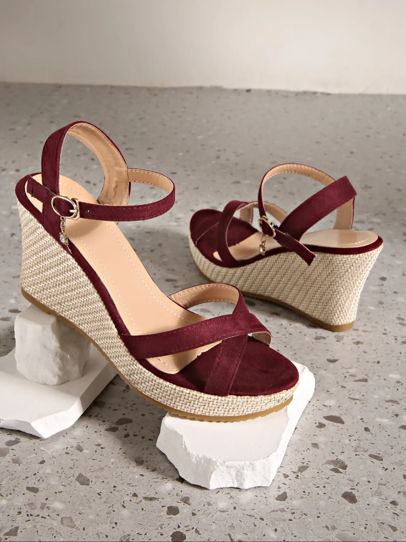 Summer Fresh Women's Casual Wedge Heeled Sandals, Peep Toe Wedges, Cross Strap & Buckle Design, Fashionable Stylish Simple Versatile Elegant Shoes, Perfect for Summer
