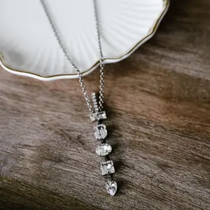 EMMA VERTICLE PENDANT NECKLACE