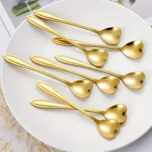 Love stainless steel coffee stirrer stirring spoon, 8 heart-shaped short handled spoons per set, ice cream dessert Tea spoon, household kitchenware utensil set, very suitable for home and restaurant use