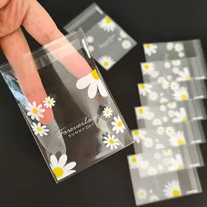 100pcs Daisy Print Gift Bags, Transparent Self-Adhesive Small Packaging Bags for Weddings, Birthdays, Gifts, All-Year Use, Gift Wrapping Supplies