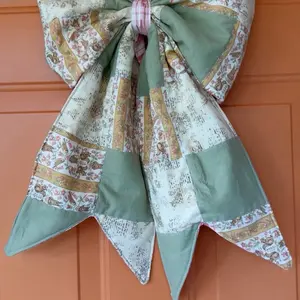 Quilted Bow Hangers