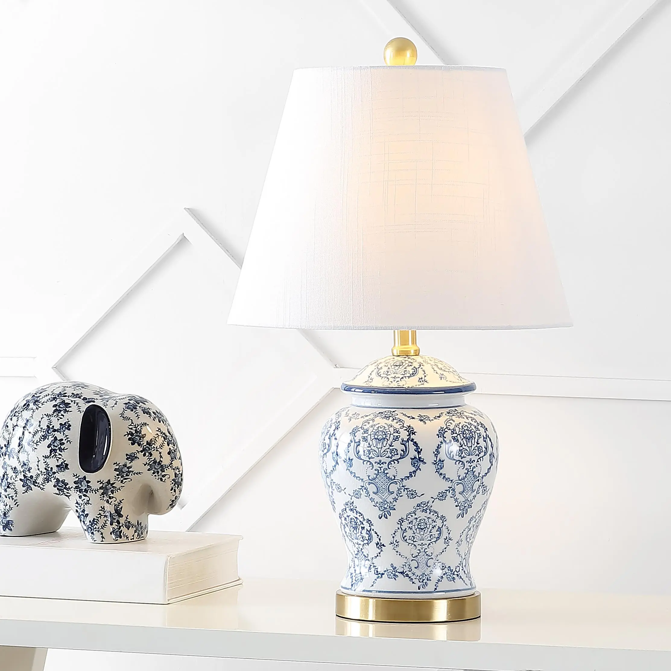 JONATHAN Y Juliana Chinoiserie Ceramic Urn Table Lamp 22.25", Blue/White | Traditional Classic Nightstand Lamp, Brass Gold Metal Base, Linen Empire Shade, LED Bulb Included