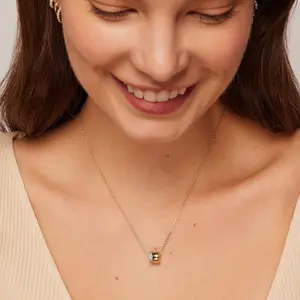 Women’s Gold-Plated Double Hoop Necklace, Small Waist-Cinching Pendant, Light Luxury Niche Design, Delicate Collarbone Chain