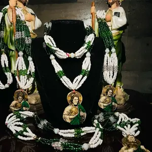 Sanjudas Collares de crystal consagrados a su nombre para protecion abundancia salud mide aproximadamente 14-16 pulgadas el sanjudas mide 3 pulgadas pulseras enviadas asta que se agoten