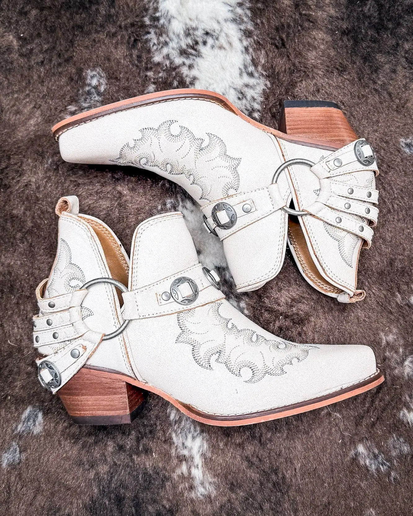 Myra Bag Women's Handmade Leather Western Ember Booties - White Walking Shoes