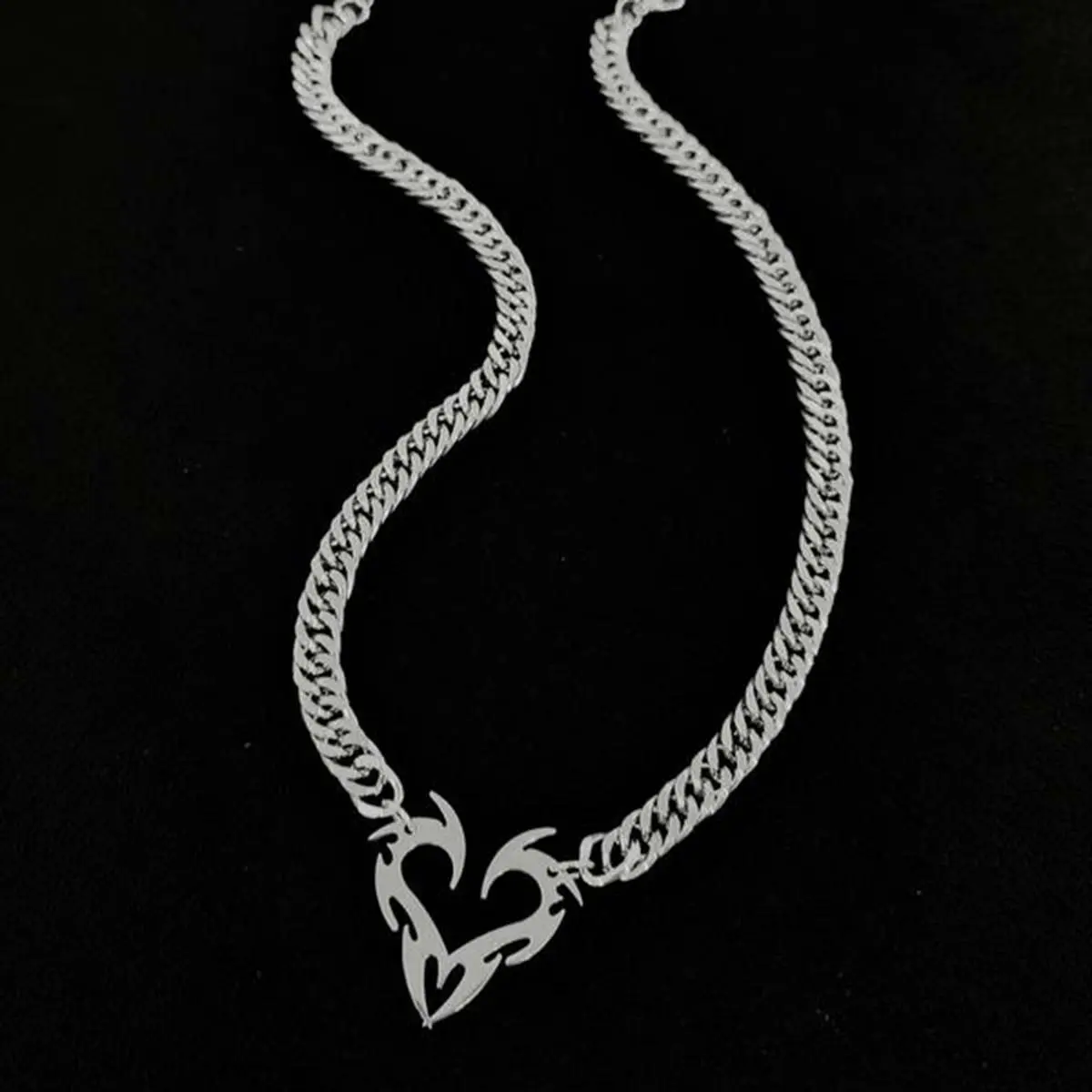 Unisex Alien Heart-Shaped Pendant Necklace - Unique, Simple, Everyday, Punk Hip-Hop Niche Retro Jewelry for Couples