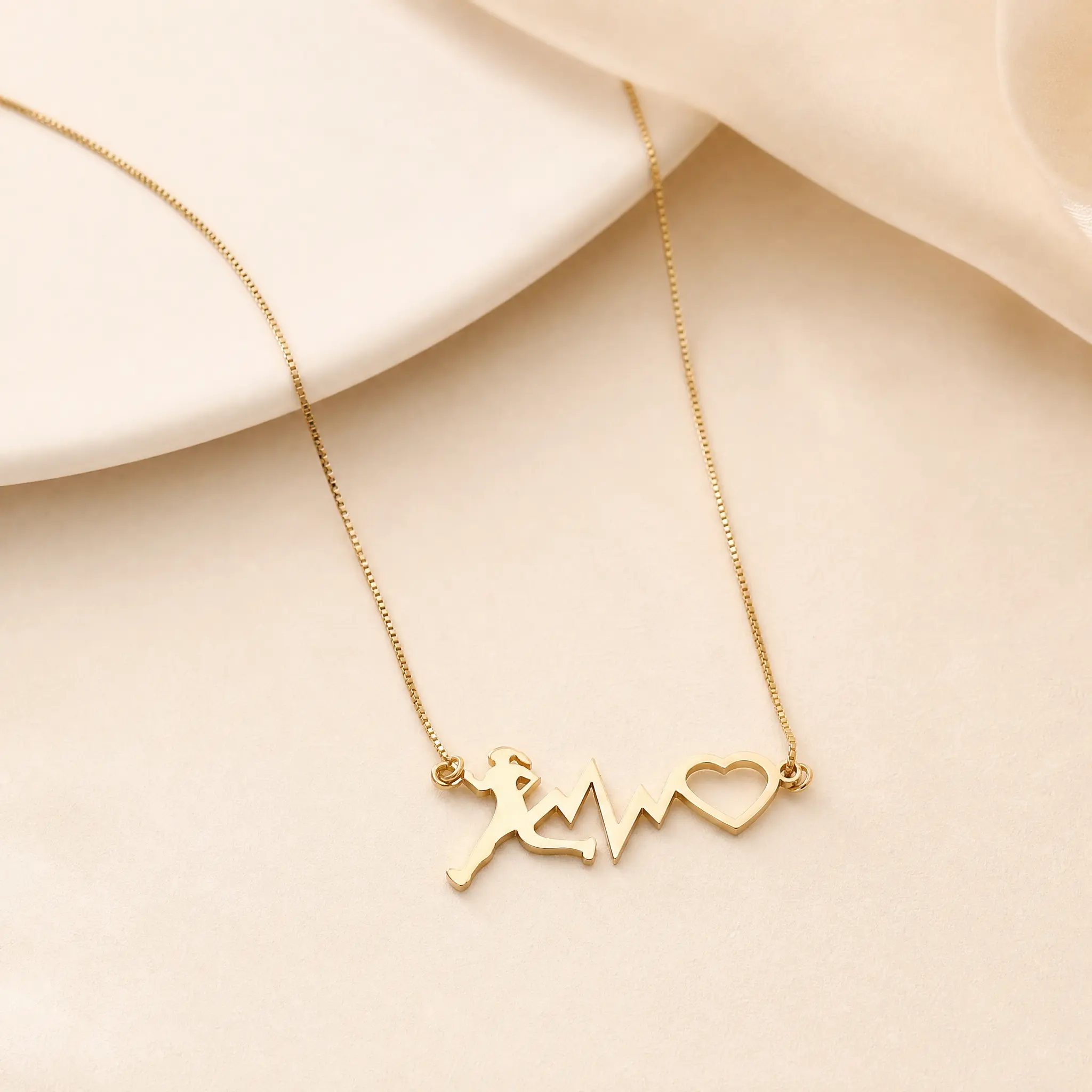 Necklace with Runner and Heartbeat Pendant in 18K Gold