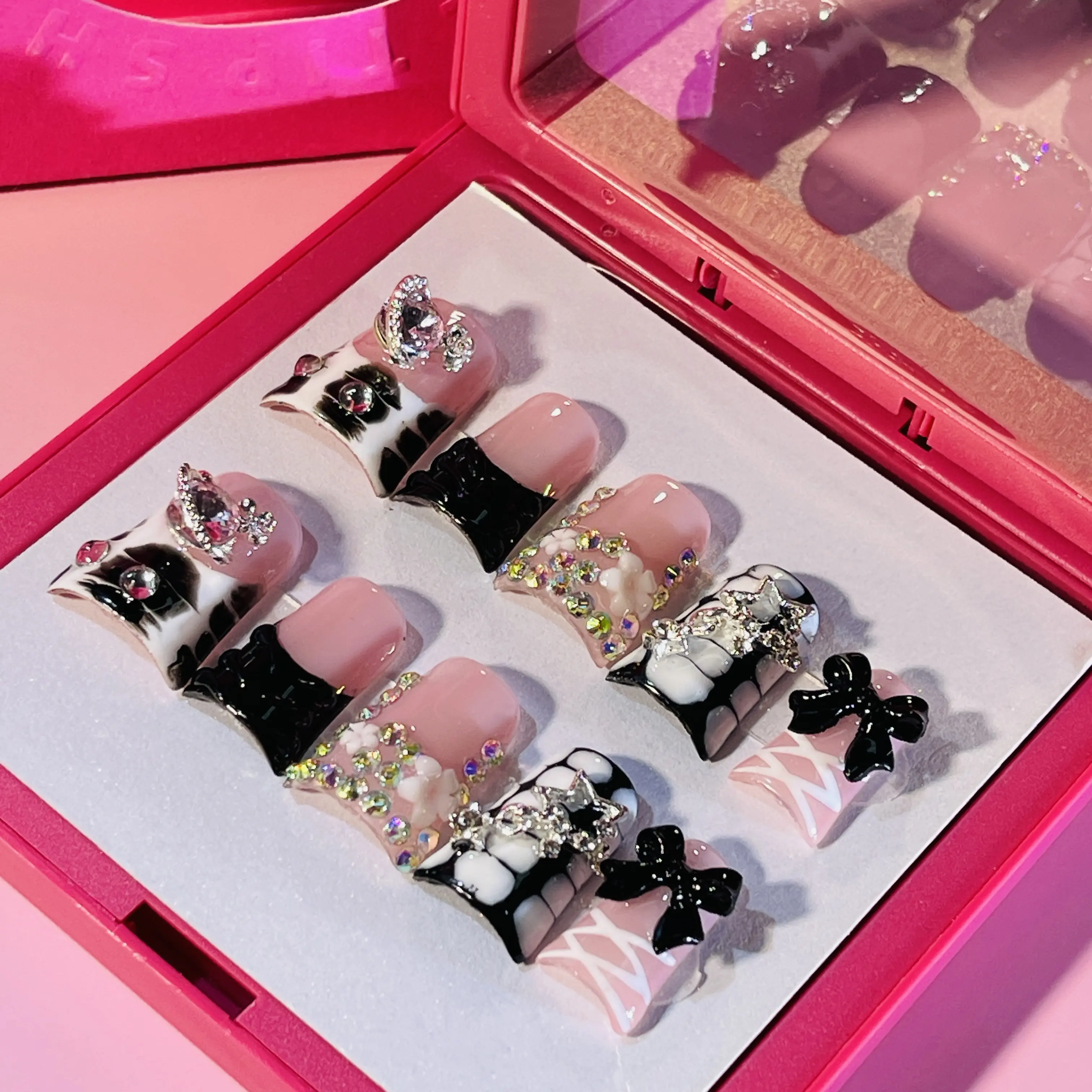 Handmade Press-on Nails, 10 PCS Duckbill Set in Pastel Hues with 3D Acrylic Flowers and Crystal Embellishments for Nail Art, Nail Press On Nails