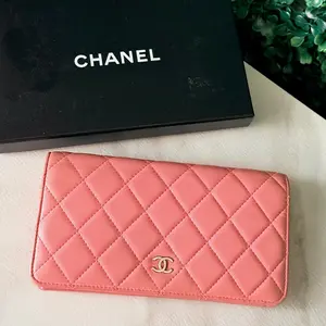 Pre-owned CHANEL FINAL SALE Small Leather Goods Pink Quilted Continental Bifold Wallet