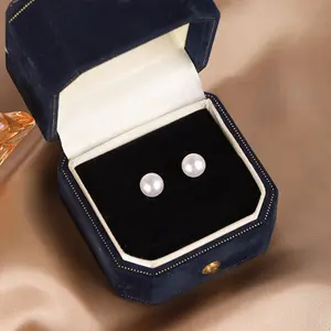 Do not purchase the free hair clip.(Random style)