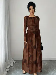 A women's brown fashionable ink wash pleated dress with pleated elements adding layers, long sleeved design for sun protection, suitable for commuting to work, shopping and outdoor activities, indoor and outdoor dressing Womenswear Lady