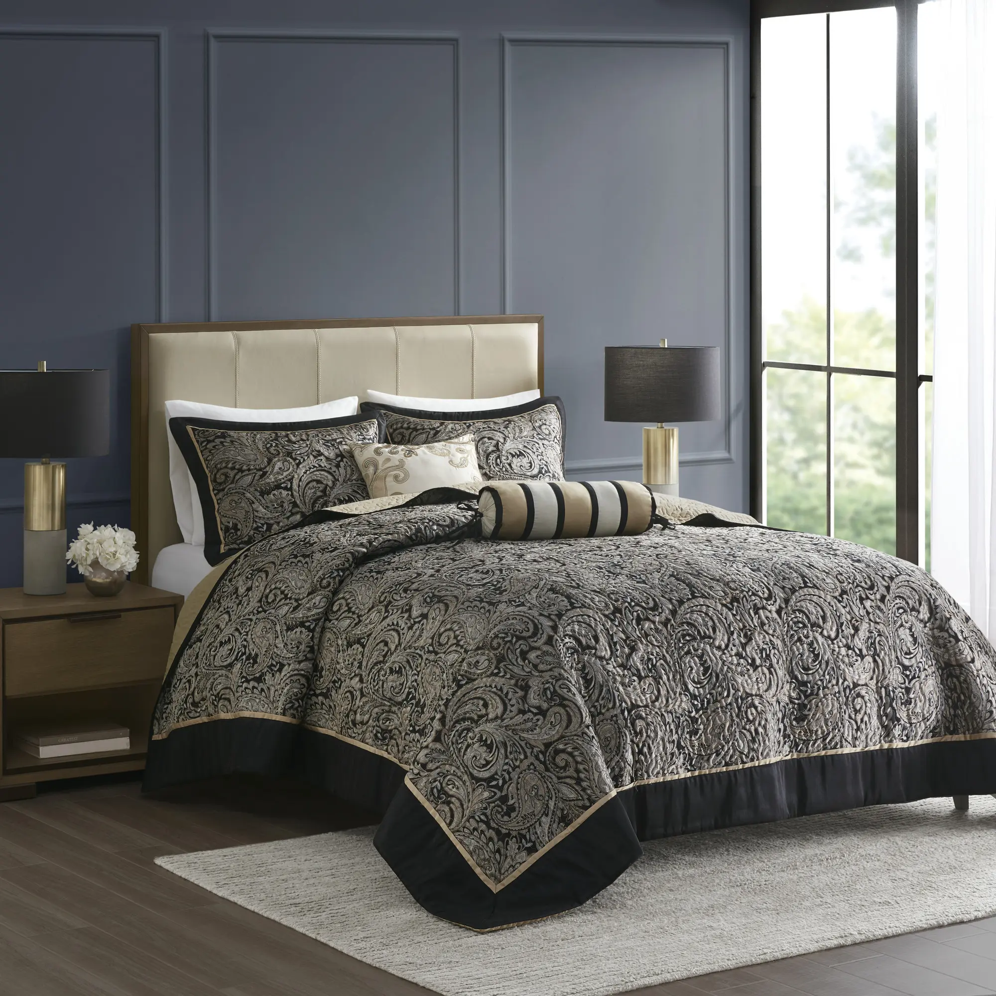 King Size Jacquard Bedspread Set – 5 Pieces with Decorative Pillows, Black Cotton Quilted Coverlet, Lightweight Bedding Ensemble for Bedroom or Guest Room