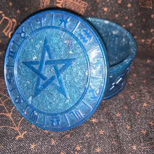 Round trinket box