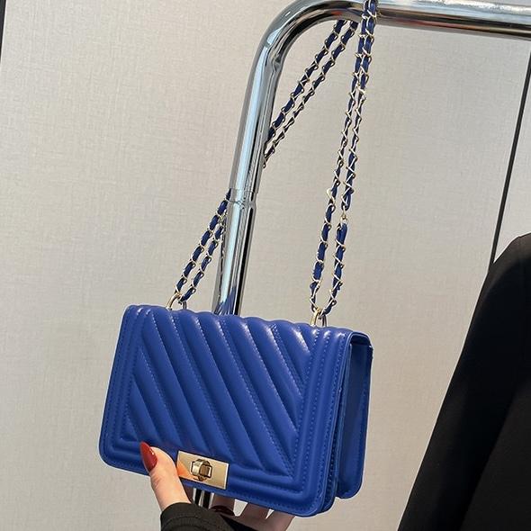 Fashionable New Solid Color PU Embossed Shoulder Bag, Street Commuting Crossbody Bag, Minimalist Women's Chain Small Square Handbag