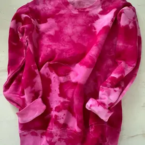 Hot Pink Ice Dye Sweatshirt, Soft Crewneck Pullover Comfort Womenswear