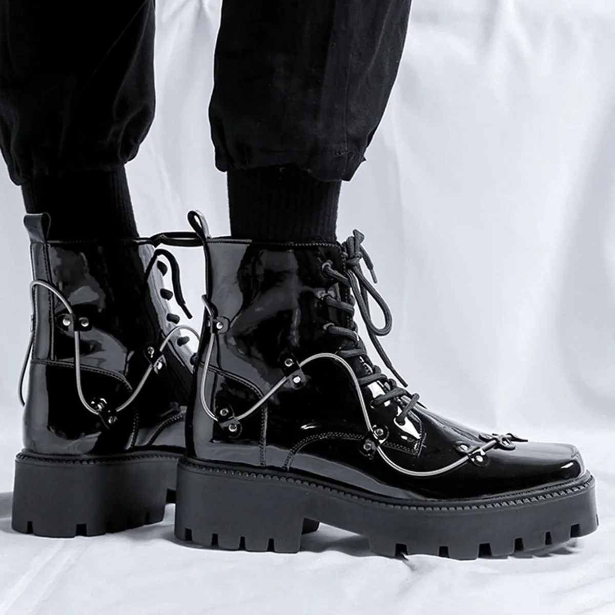 Men\'s Patent Leather Rivet Platform Motorcycle Boots with Side Zipper Fashion Men main image 2