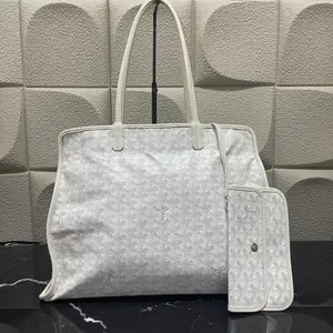 Pre-owned Goyard Leather Shoulder Bags 16.54'' R3339 Shoulder Bag C14045014473 1230 T1 Chloe