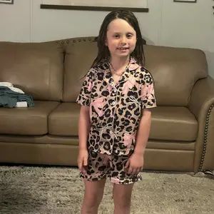 Children's 2-piece pajamas set, new summer casual comfortable children's pajamas, sweet and cute leopard and bowknot pattern, collar cardigan short-sleeved shorts for girls and boys, fashionable daily wear clothing, Leopard Print Pajamas