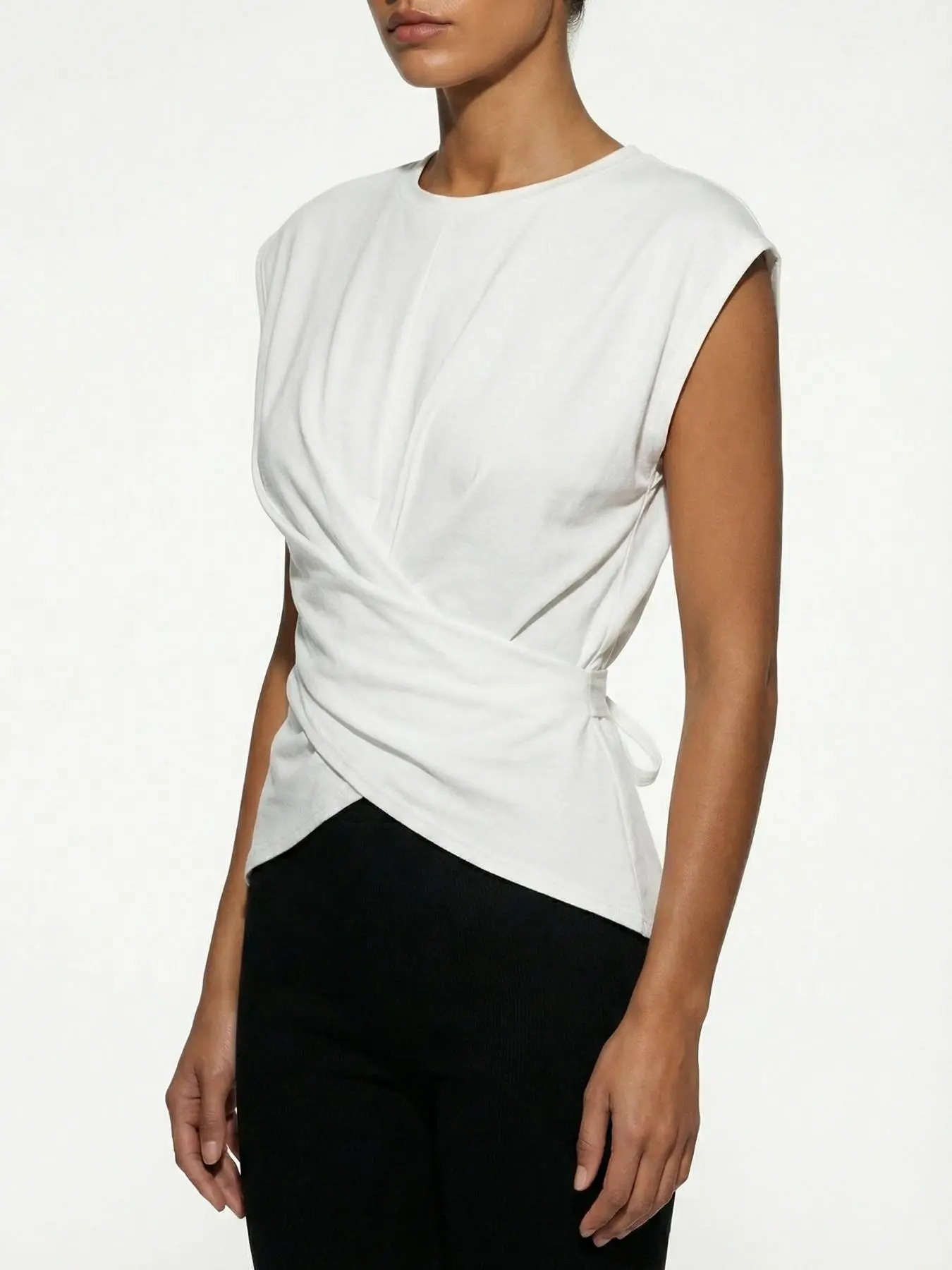 Spicy girl style Casual white round neck crisscross knotted waist-cinching sleeveless top, lace-up irregular designed base shirt, simple and atmospheric Basic spicy girl blouse Breathable Summer Top for spring and summer Womenswear