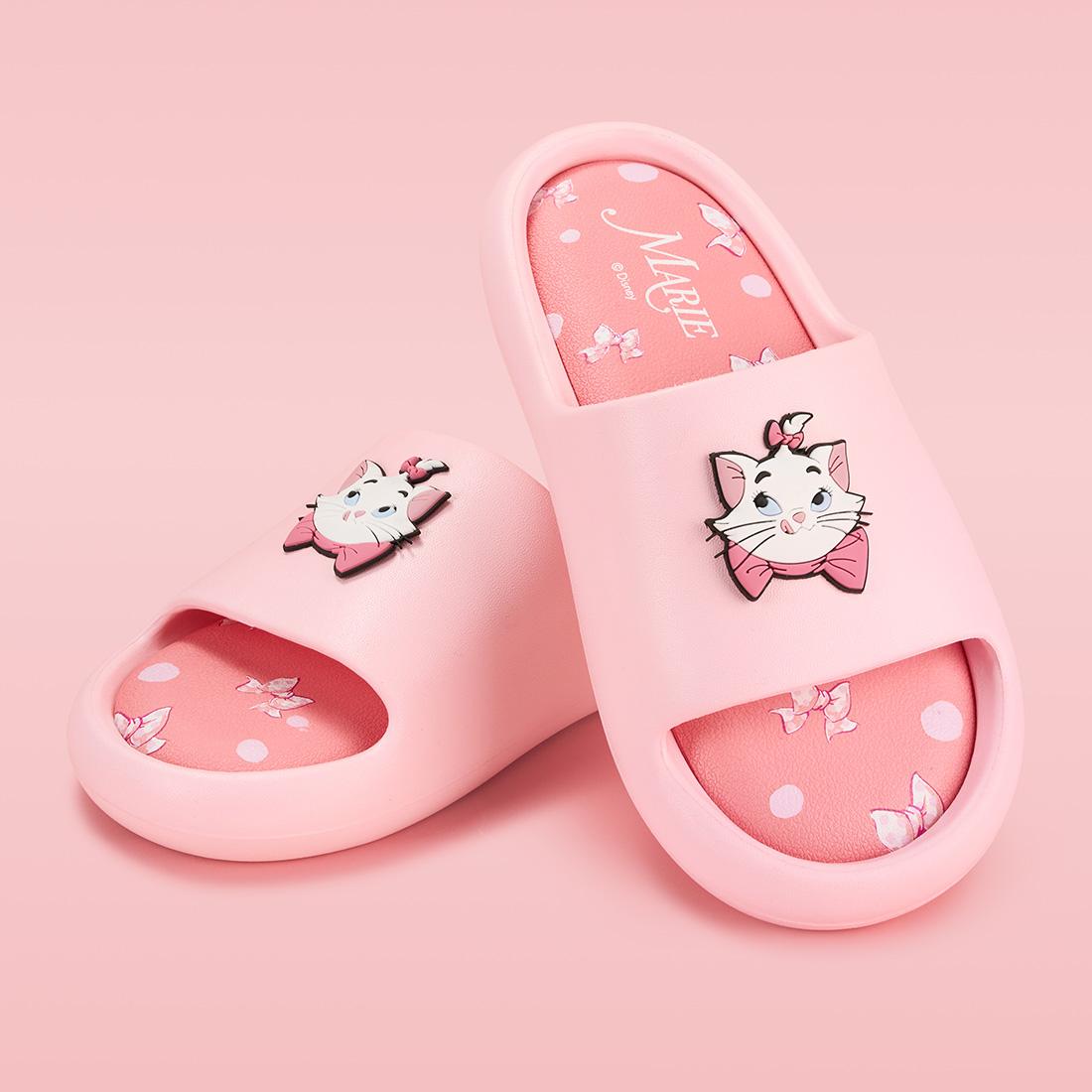【Holiday Gift】Disney Series Indoor Slippers, Cute IP Patterns + Soft Foot Feel, Perfect for Adorable Home Scenes, Suitable for Daily At-Home Wear, Balancing Comfort Experience and Fan Preference, Holiday & Holiday Haul