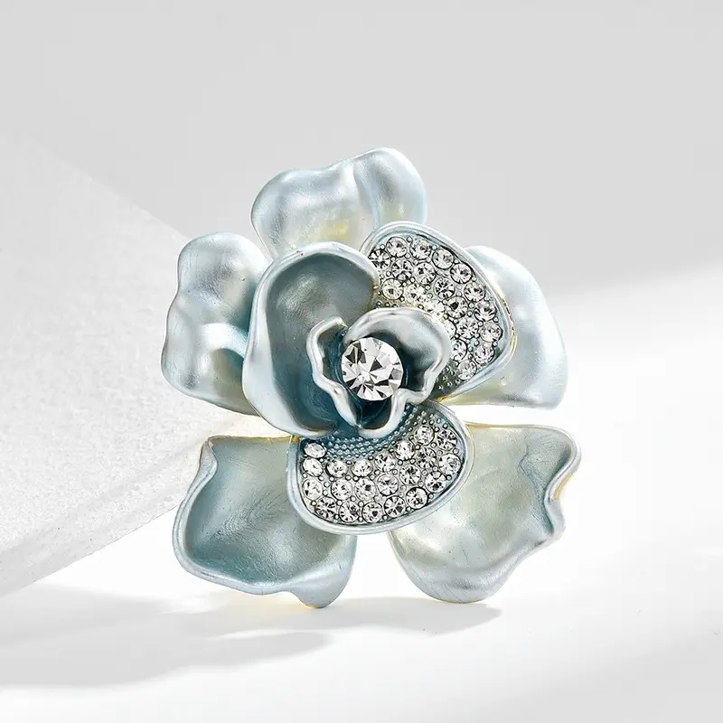 Women's Camellia Shape Lapel Brooch - French-Style Glamorous Collar Clip with Diamond Accents, High-End Brass Base Floral Motif Jewelry for Women Accessory