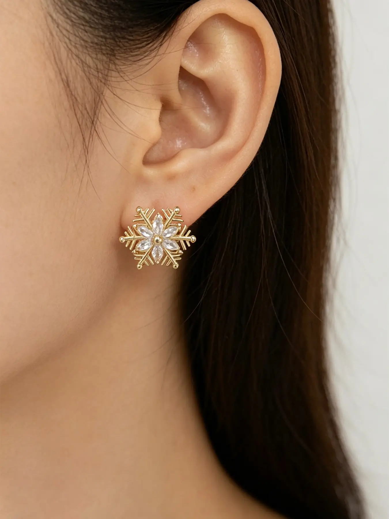 Elegant Rotating Snowflake Earrings, Copper Material, Zircon Embedded Design, Perfect for Christmas, Daily Wear, Gift for Girlfriend