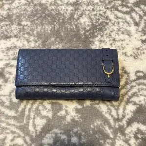 Pre-owned GUCCI Leather Small Leather Goods Long Belted Buckle Wallet