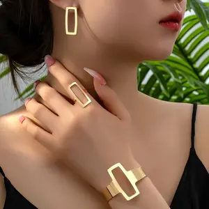 A Geometric Hollow Square Bangle, A Pair Of Hollow Square Pendant Earrings, A Hollow Square Pendant Ring, A Set Of European And American Retro Exaggerated Ladies Bangle, Earrings, And Ring.
