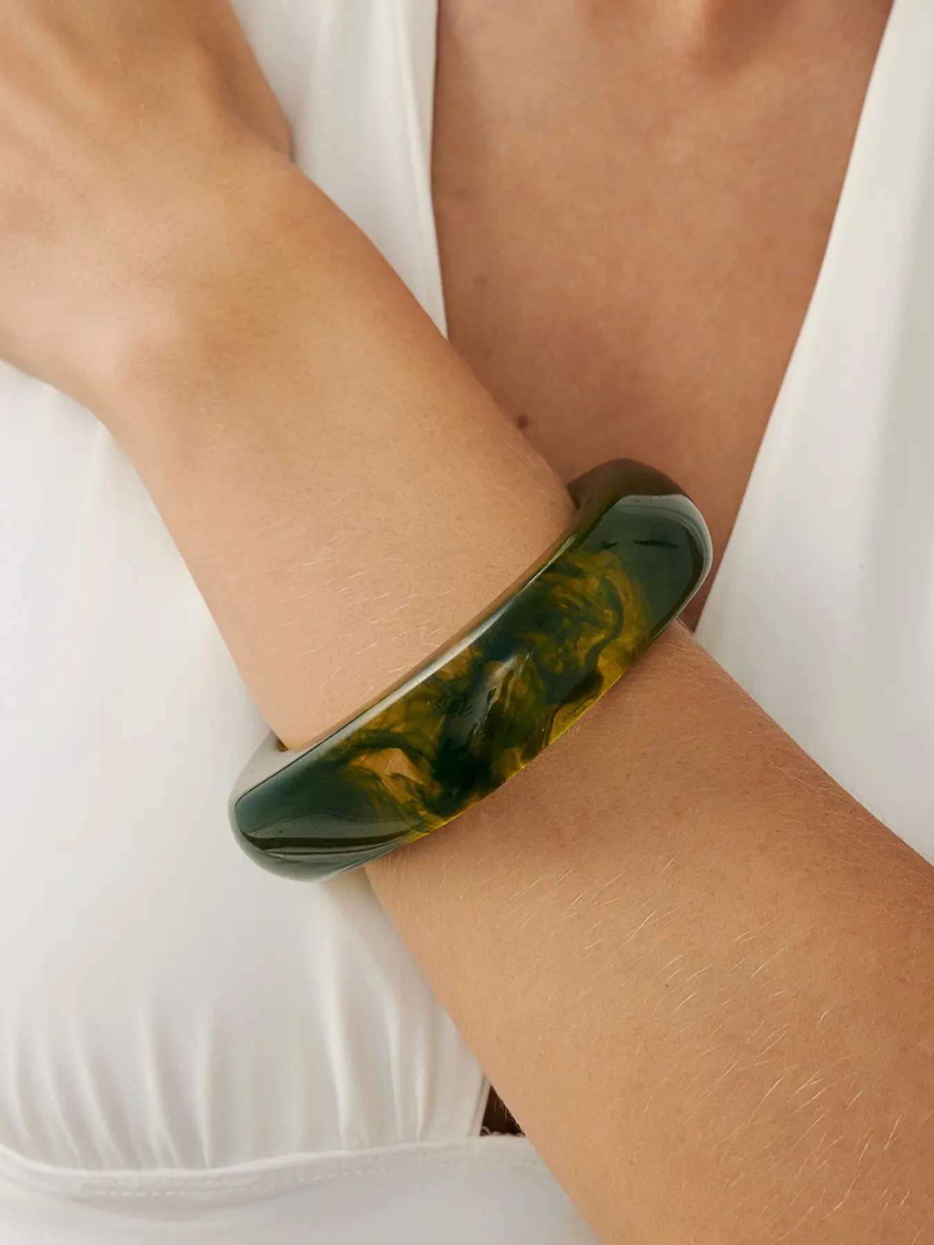 Resin Bangle Bracelet, Chunky Wide Design, Vintage Glossy Jewelry, Suitable for Women Daily Wear and Parties, All Seasons