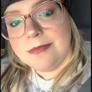 Product Review of Lash Sensational Body Mascara, Silky Buildable Formula, 24HR Lift, Maybelline New York from J**a E**s