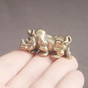Vintage Brass Rhinoceros Desktop Ornament, Creative Copper Sculpture Craft, Decorative Sculptures, Tea Pet Decor, Unique Desk Decoration, Home Accent, Home Decor Statue, Collectible Figurine