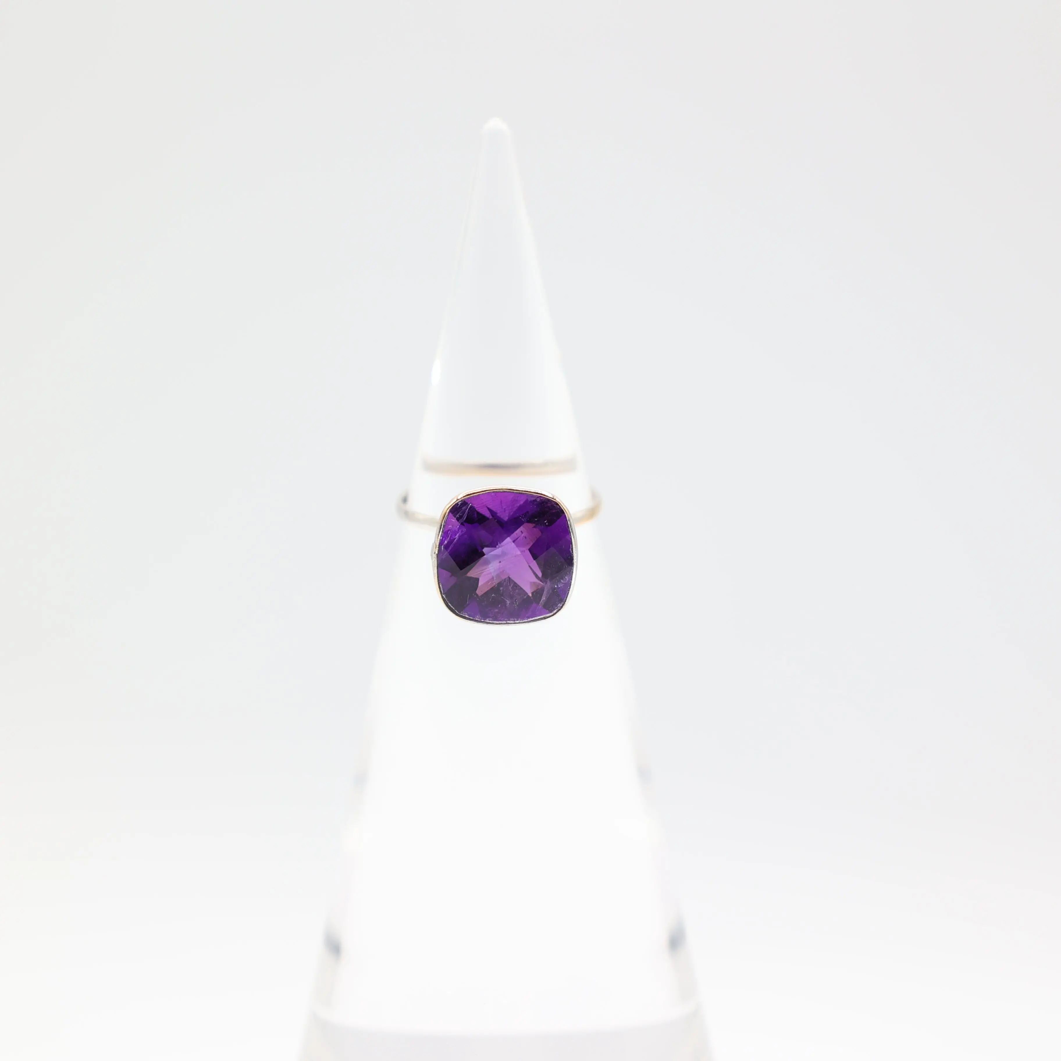 14k Gold 12mm Purple Spinel Ring Size 7.75