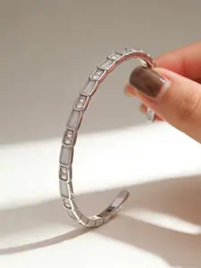 Serpentine Luminous Cuff Bracelet – A Glow of Timeless Sophistication on Your Wrist