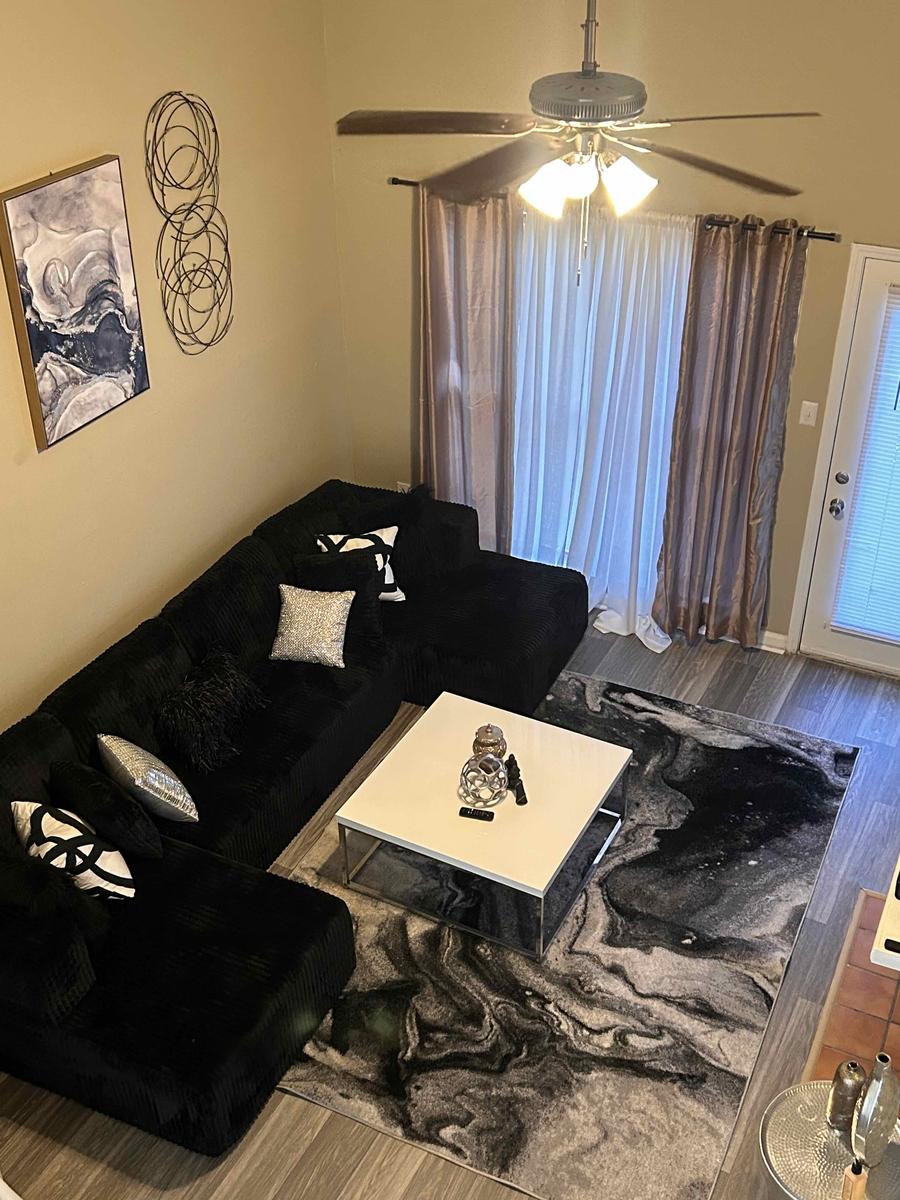 Item: Black + Foam + 5 Seat